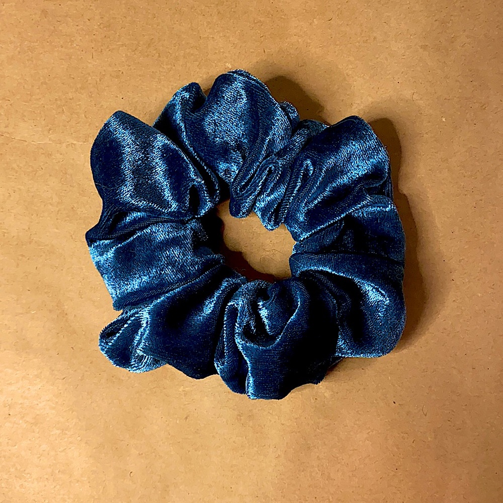 Claire’s Teal Velvet Scrunchie